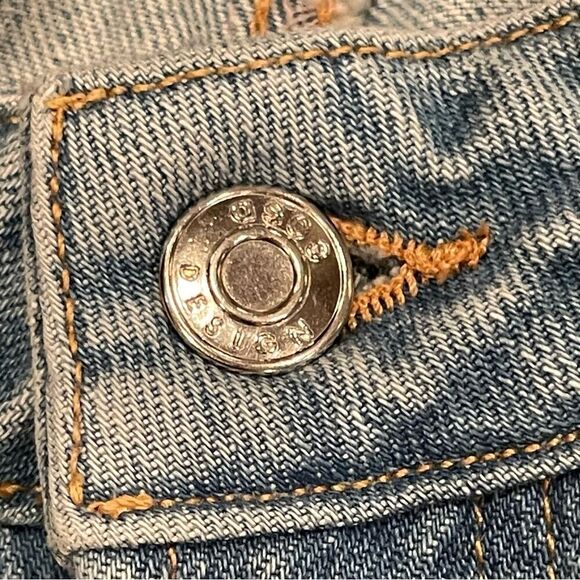 ASOS DESIGN Curve high rise distressed mom jeans light wash with rips 28/30 - Picture 5 of 13